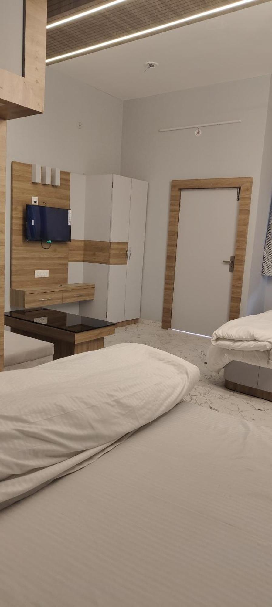 The Maheshwari Residency Hotel Ayodhya Ngoại thất bức ảnh